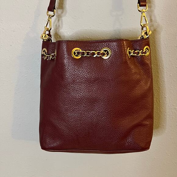 Michael Kors Frankie Pebbled Leather Bucket Shoulder Bag Chain Burgundy Gold - Picture 5 of 10